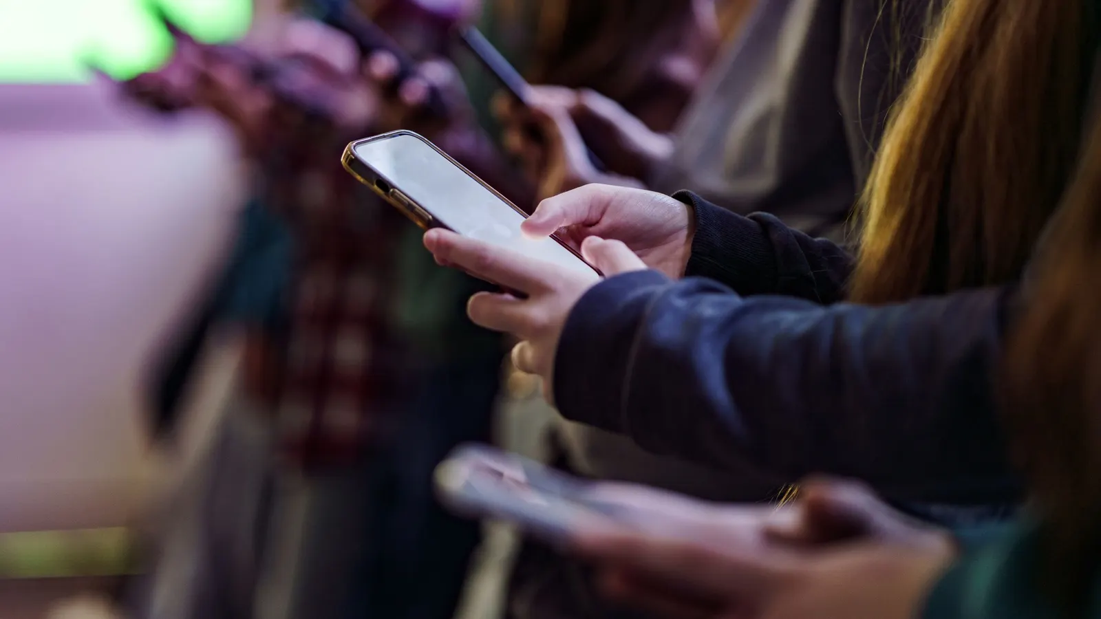 Teen social media bans face barriers to success